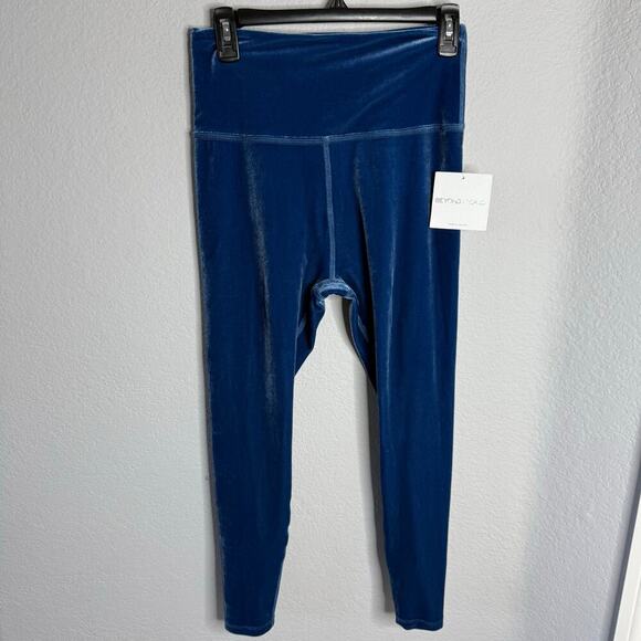 NWT Beyond Yoga Women's Velvet Motion High Waisted Midi Legging - Picture 1 of 6